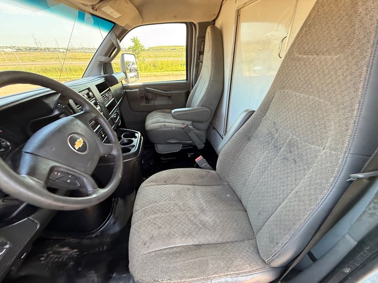 2018-chevrolet-express-4500-image-13