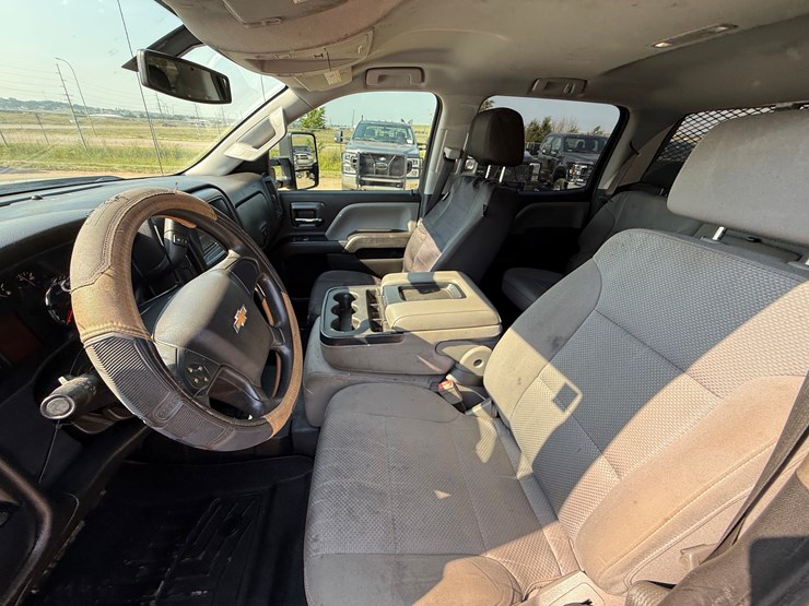 2018-chevrolet-silverado-2500hd-image-14