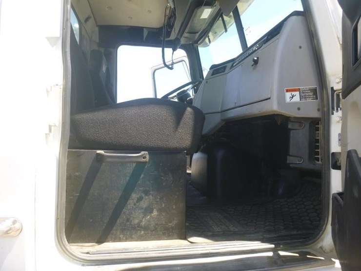 2019-western-star-4700sf-image-18