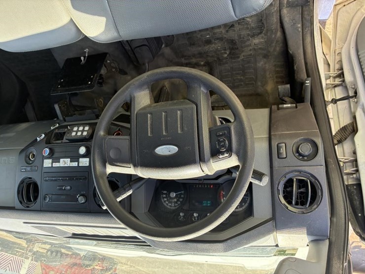 2011-ford-f250-xl-image-24