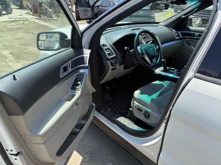 2011-ford-explorer-xlt-image-14
