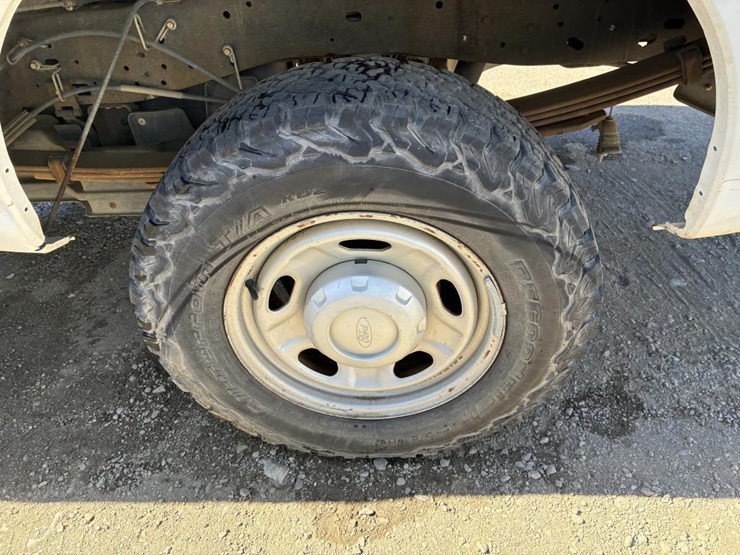 2011-ford-f250-xl-image-15
