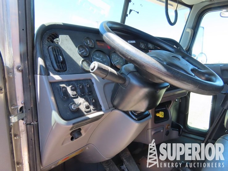 2015-peterbilt-367-image-10