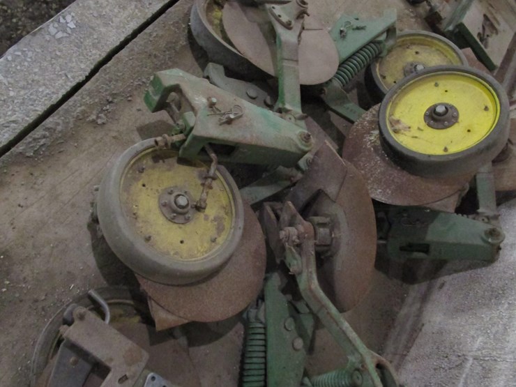 john-deere-planter-fertilizer-openers/disc-assemblies-image-4