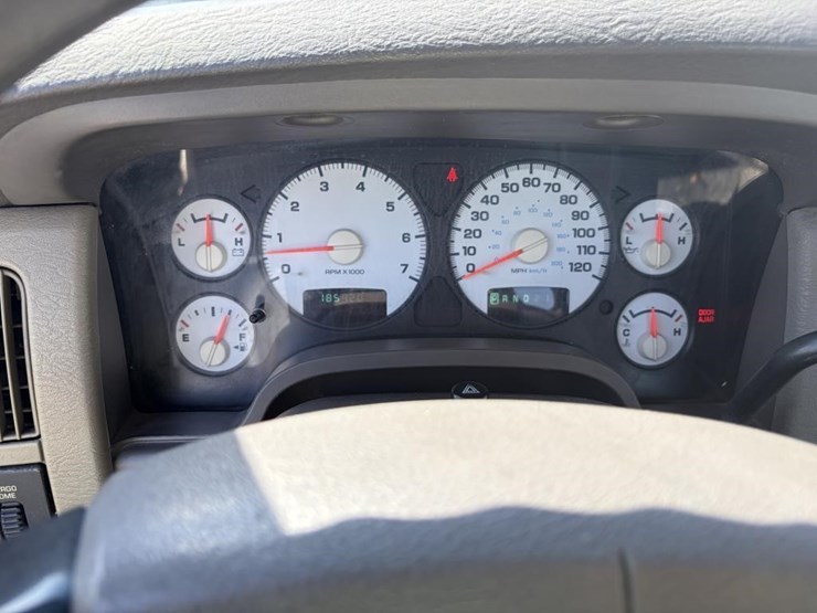 2005-dodge-ram-2500-image-17