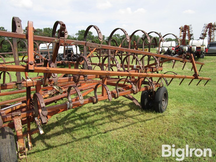 crustbuster-36'-hydraulic-fold-springtooth-w/3-bar-harrow-image-17