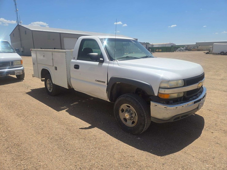 2001-chevrolet-silverado-2500-image-2