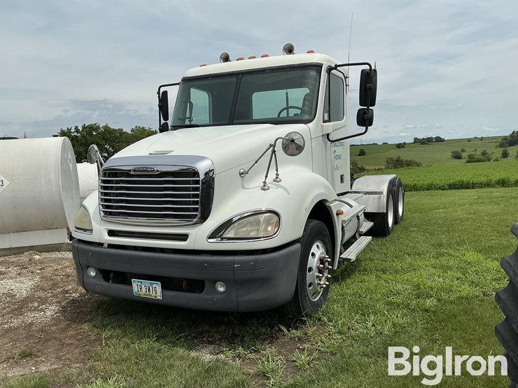 2005-freightliner-columbia-truck-tractor-image-1