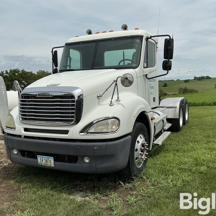 2005 Freightliner Columbia Truck Tractor