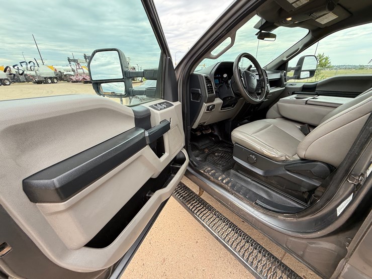 2022-ford-f250-image-12