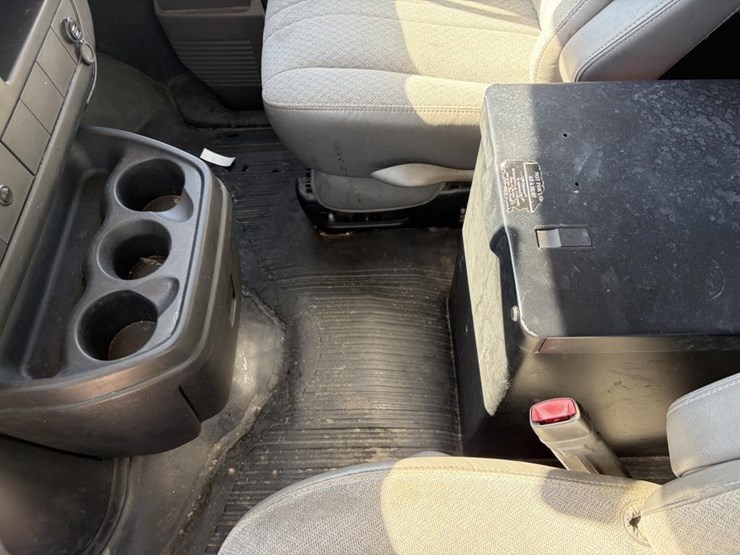 2012-chevrolet-express-2500-image-18