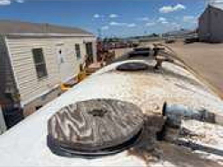 2007-freightliner-m2-106-image-17