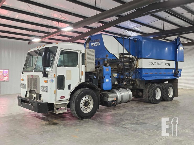 2015-peterbilt-320-image-1