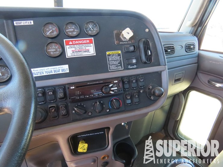 2015-peterbilt-367-image-11