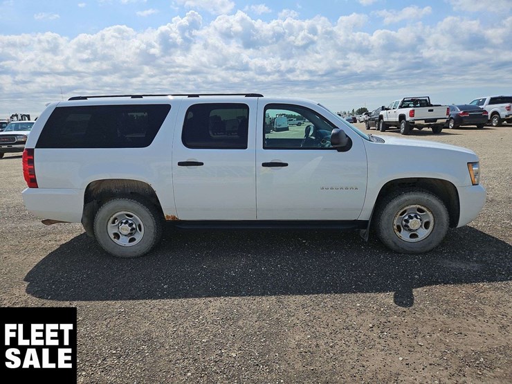 2011-chevrolet-suburban-image-8