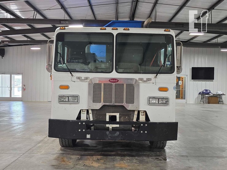 2017-peterbilt-320-image-7