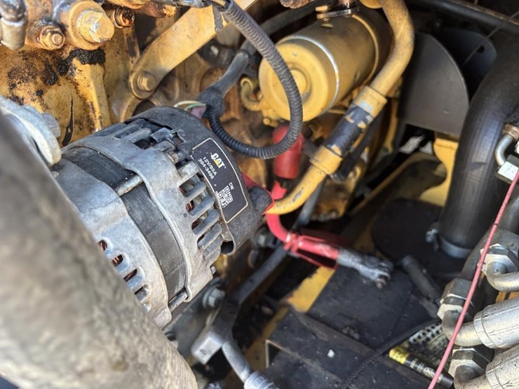 2014-caterpillar-226b3-image-42