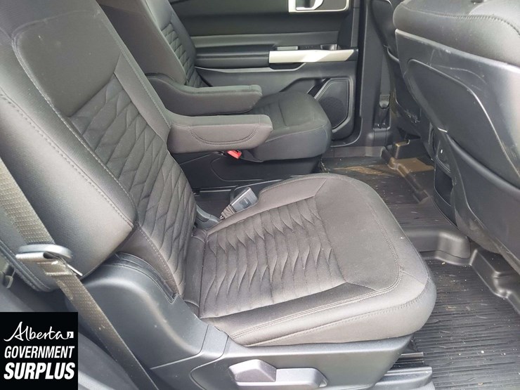 2020-ford-explorer-xlt-image-32