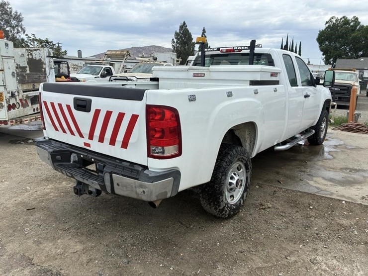 2012-gmc-sierra-2500-image-3