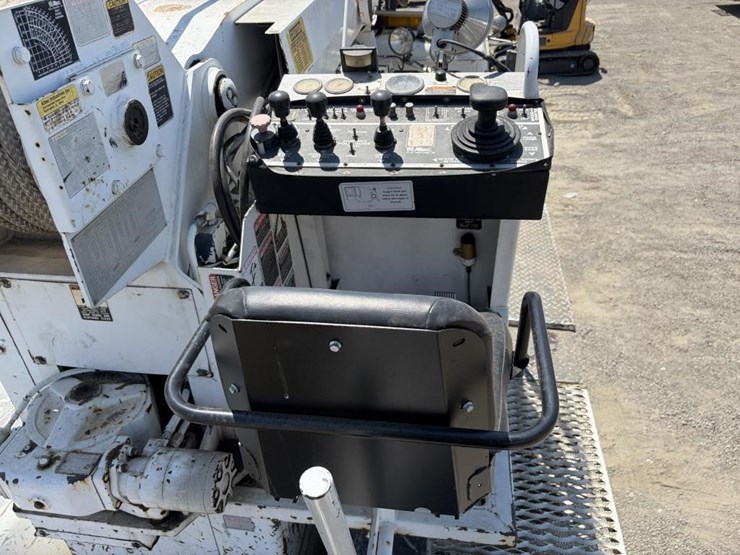 2000-freightliner-fl80-image-15