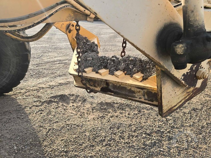 caterpillar-120h-image-13