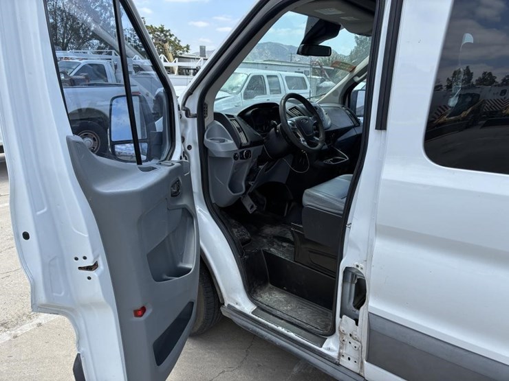 2017-ford-transit-image-15