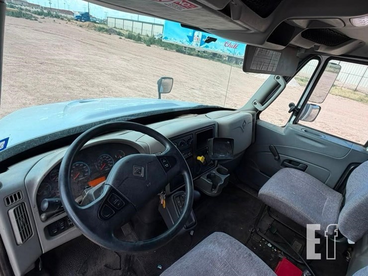 2017-international-durastar-4300-image-11