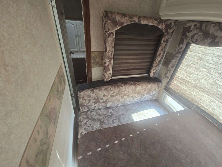 2006-keystone-outback-travel-trailer-image-23