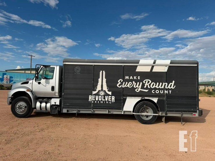 2017-international-durastar-4300-image-5