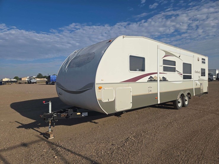 2006-keystone-outback-travel-trailer-image-1