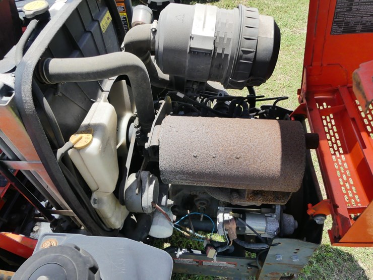 2011-kubota-zd326-image-8