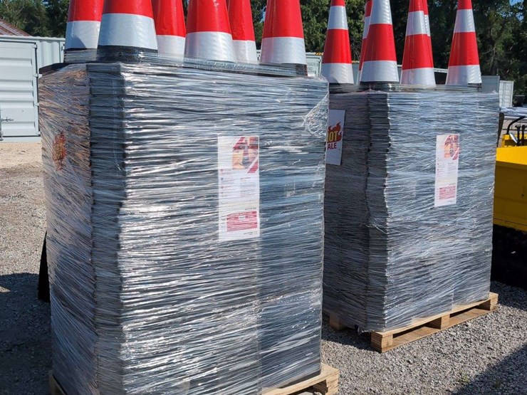 (50)-28"-traffic-cones-image-1
