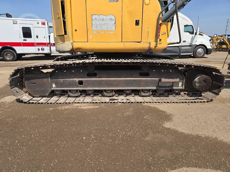 2018-deere-245g-lc-image-28
