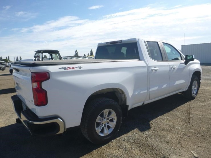 2020-chevrolet-1500-image-3