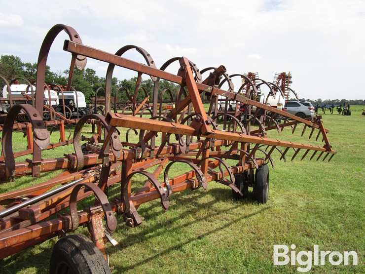 crustbuster-36'-hydraulic-fold-springtooth-w/3-bar-harrow-image-16