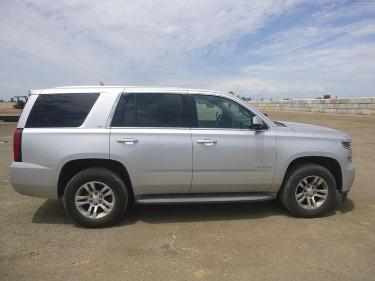 2015-chevrolet-tahoe-image-15