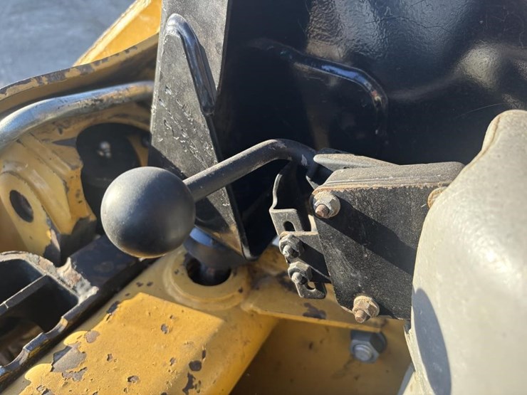 2014-caterpillar-226b3-image-31