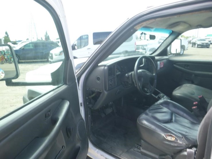 2005-chevrolet-3500-image-5
