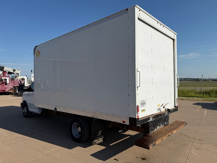 2018-chevrolet-express-4500-image-7
