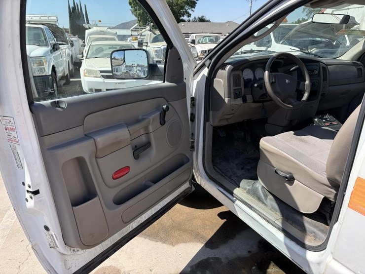 2005-dodge-ram-2500-image-11