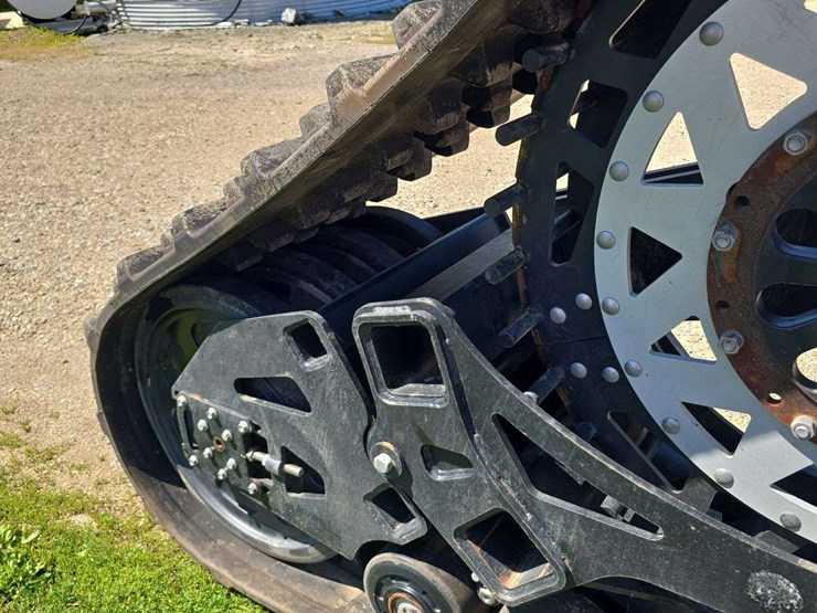 2014-saucy-combine-tracks,-32''-very-low-use,-have-used-two-season,-probably-less-than-1500-acres-of-entire-use,-have-the-adapter-to-fit-a-jd-combine-image-17