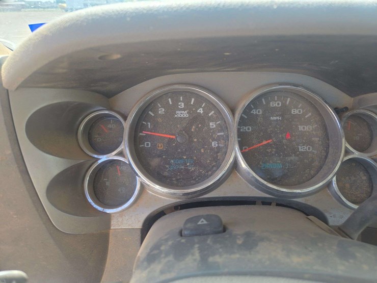 2013-chevrolet-silverado-2500-image-16