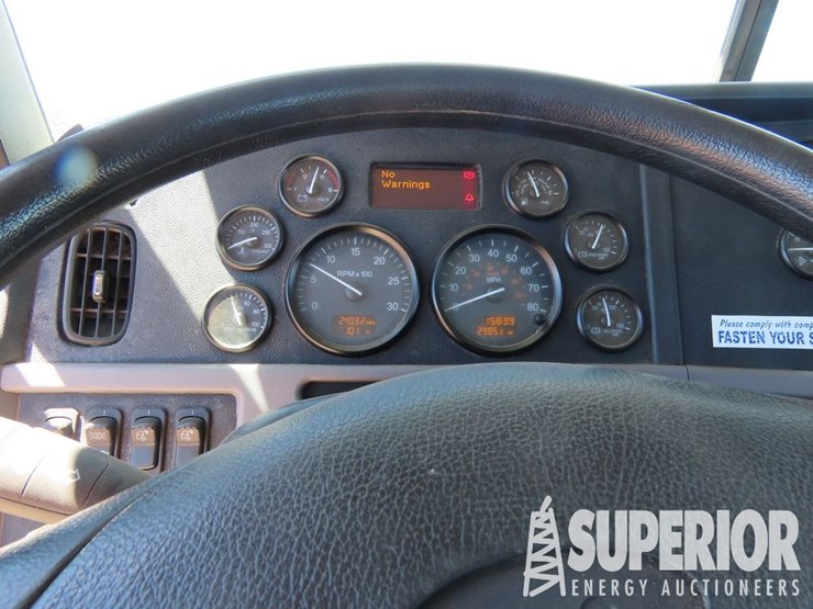2015-peterbilt-367-image-12