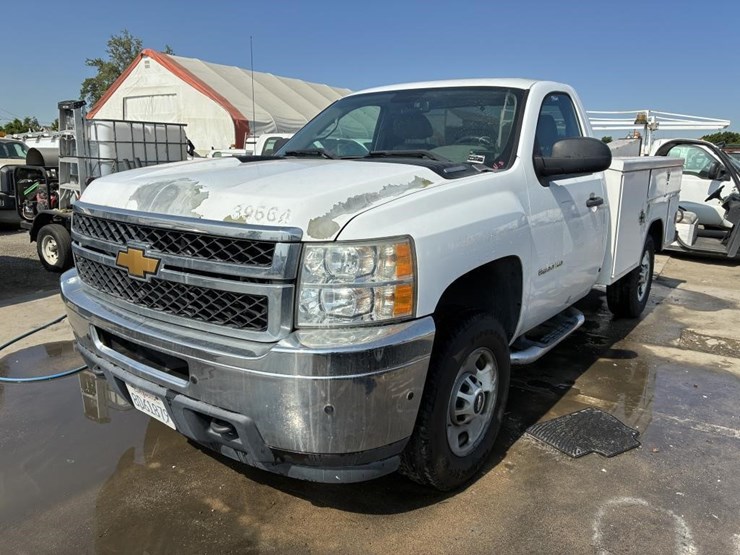 2013-chevrolet-silverado-2500-image-1