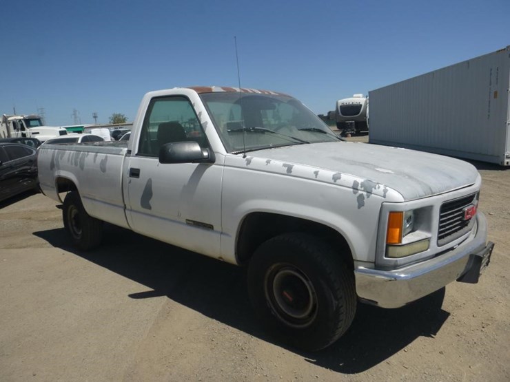 1995-gmc-2500-image-2