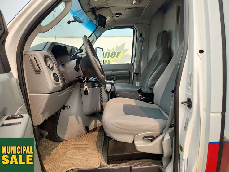 2013-ford-e450-image-17