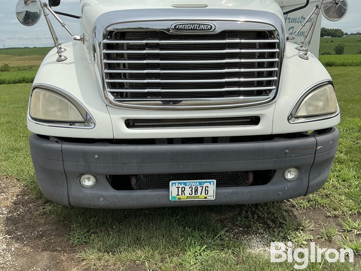2005-freightliner-columbia-truck-tractor-image-9