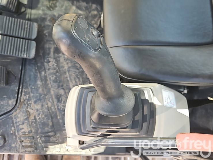 2017-kobelco-sk260-image-37