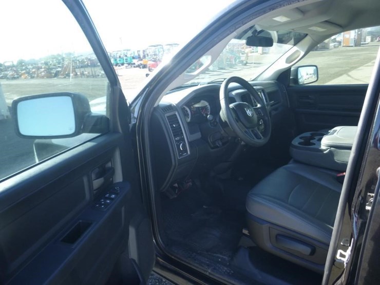 2016-dodge-1500-image-5