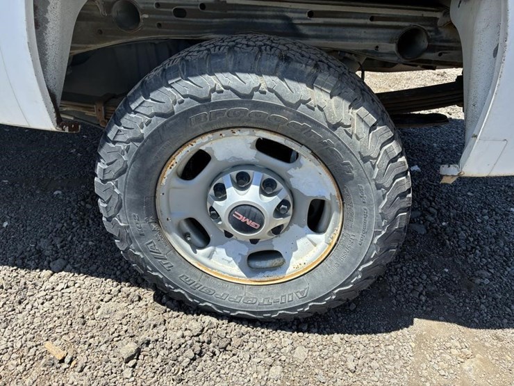 2012-gmc-sierra-2500-image-8